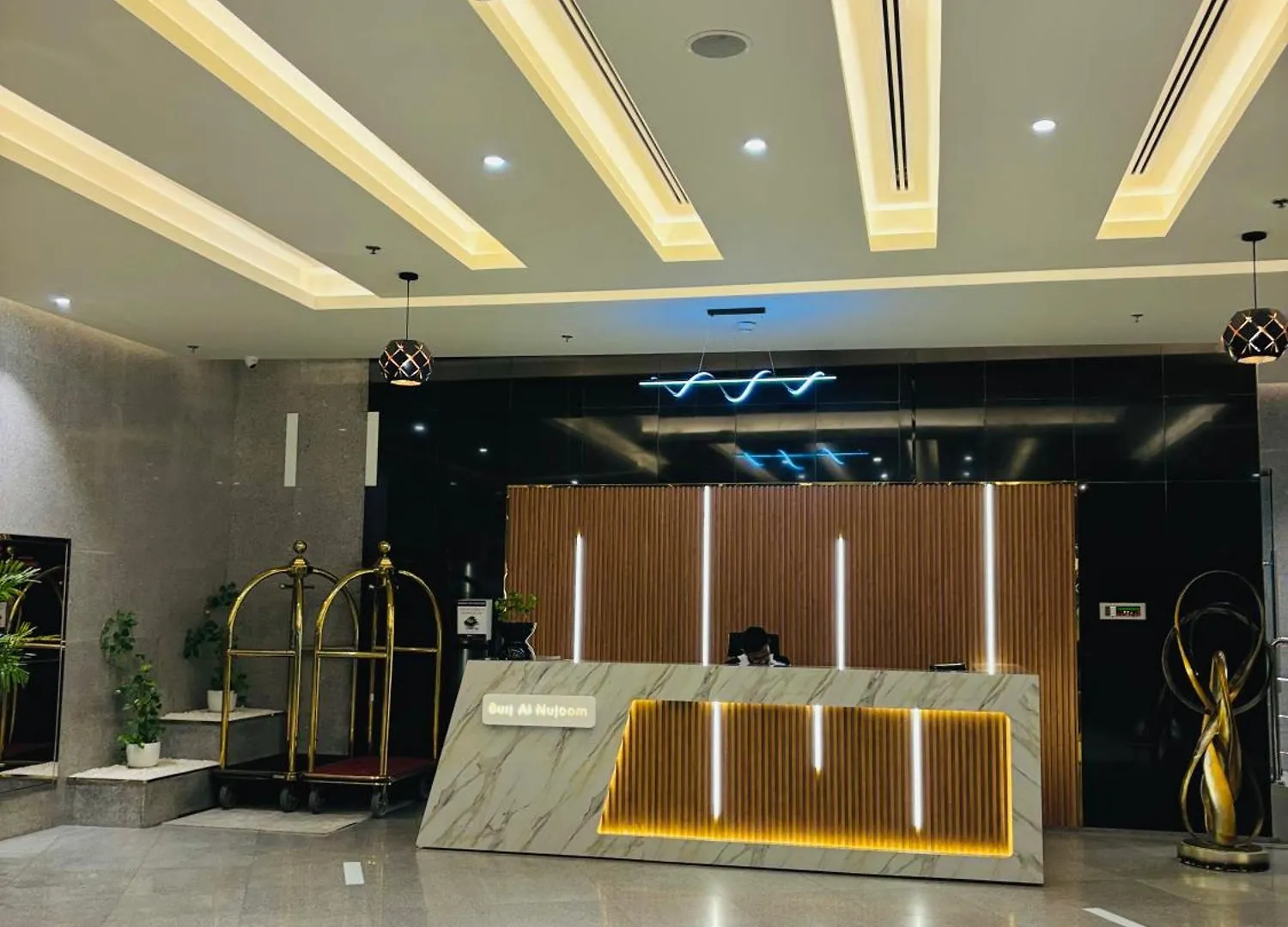 Stunning Studio With Rooftop Pool, Balcony & Gym Dubai Apartment